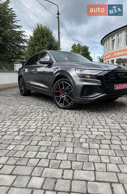 Позашляховик / Кросовер Audi Q8 2023 в 