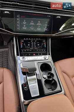 Позашляховик / Кросовер Audi Q8 2023 в 