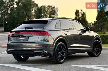 Позашляховик / Кросовер Audi Q8 2025 в 