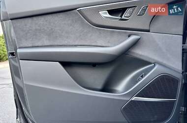 Позашляховик / Кросовер Audi Q8 2025 в 