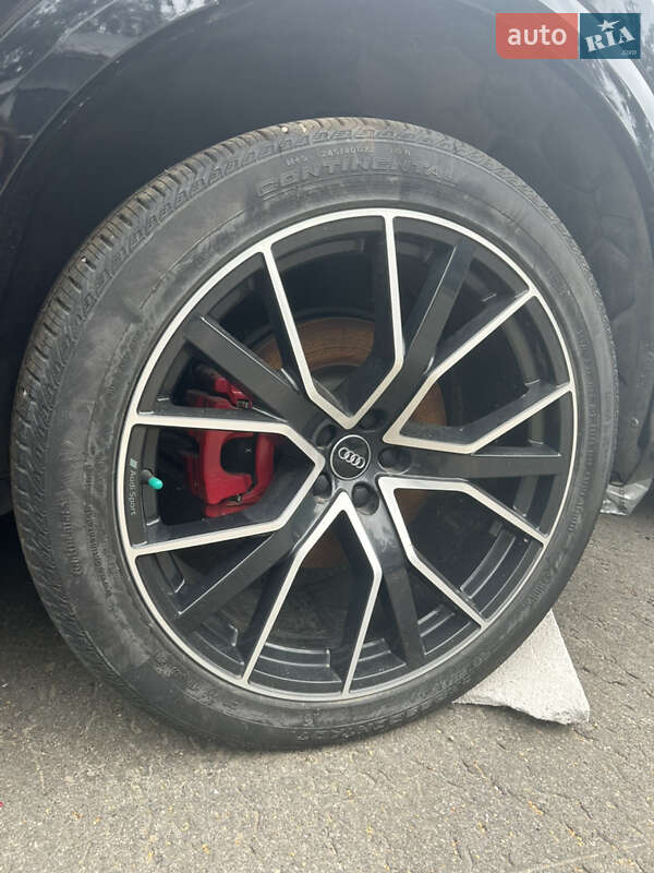Внедорожник / Кроссовер Audi Q8 2019 в Киеве