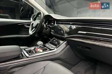 Внедорожник / Кроссовер Audi Q8 2023 в 