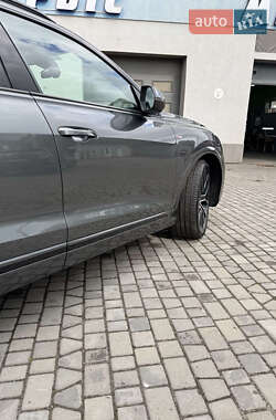 Позашляховик / Кросовер Audi Q8 2023 в 
