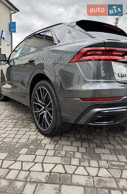 Позашляховик / Кросовер Audi Q8 2023 в 