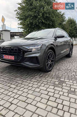 Позашляховик / Кросовер Audi Q8 2023 в 