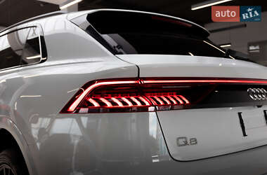 Внедорожник / Кроссовер Audi Q8 2022 в 