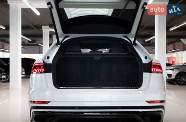 Внедорожник / Кроссовер Audi Q8 2022 в 