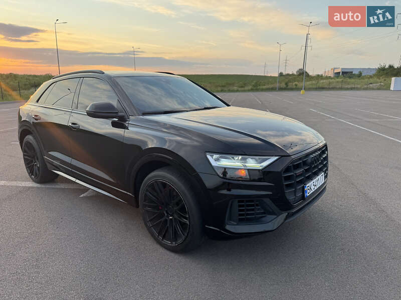 Позашляховик / Кросовер Audi Q8 2018 в Рівному