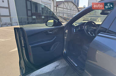 Позашляховик / Кросовер Audi Q8 2020 в 