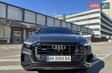 Позашляховик / Кросовер Audi Q8 2020 в 