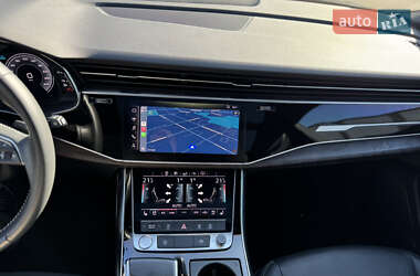 Позашляховик / Кросовер Audi Q8 2020 в 