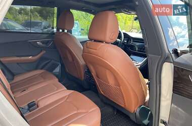 Внедорожник / Кроссовер Audi Q8 2021 в 