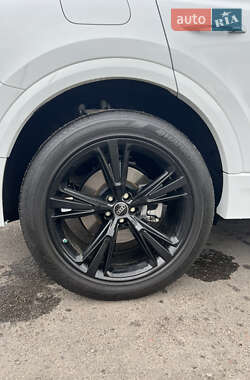Внедорожник / Кроссовер Audi Q8 2023 в 