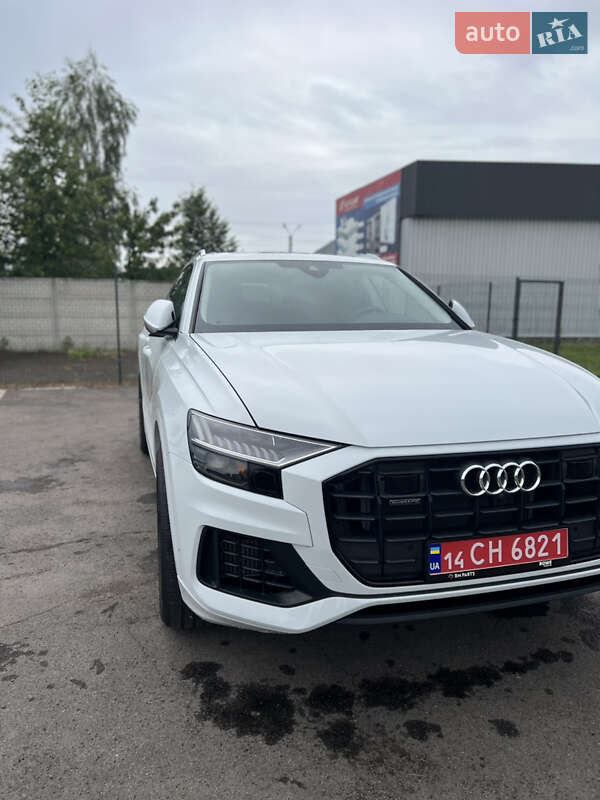 Внедорожник / Кроссовер Audi Q8 2023 в 