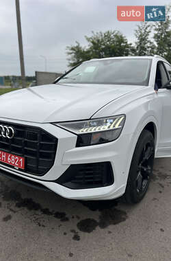 Внедорожник / Кроссовер Audi Q8 2023 в 
