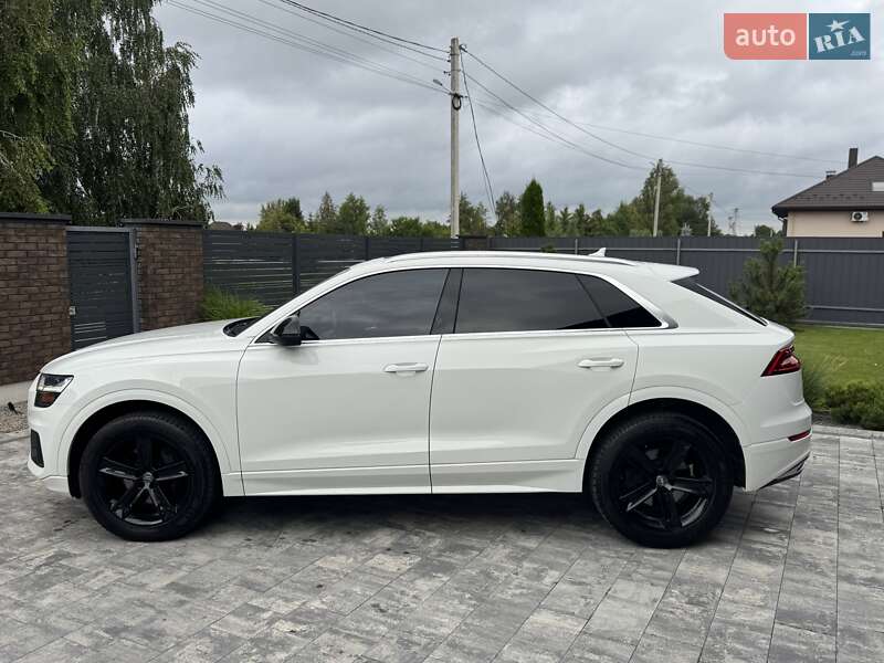 Позашляховик / Кросовер Audi Q8 2018 в Луцьку