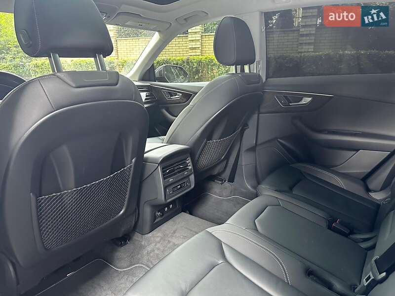 Внедорожник / Кроссовер Audi Q8 2019 в Киеве