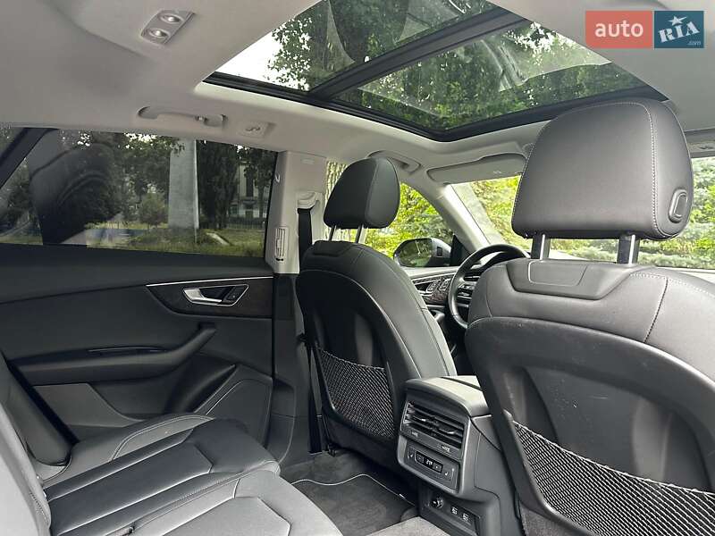 Внедорожник / Кроссовер Audi Q8 2019 в Киеве
