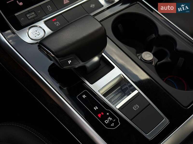 Внедорожник / Кроссовер Audi Q8 2018 в Кривом Роге