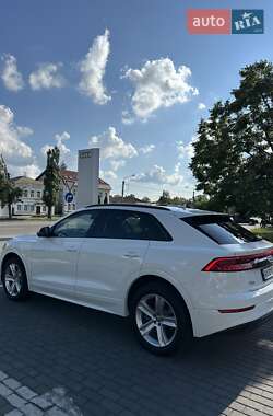 Внедорожник / Кроссовер Audi Q8 2019 в 