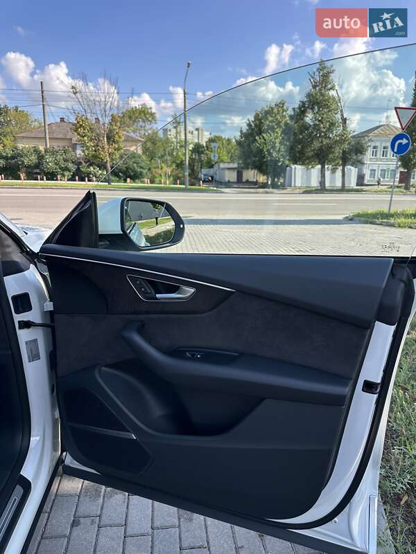 Позашляховик / Кросовер Audi Q8 2019 в Києві