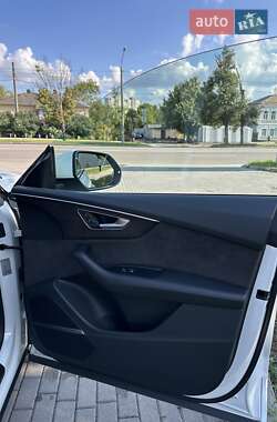 Внедорожник / Кроссовер Audi Q8 2019 в 