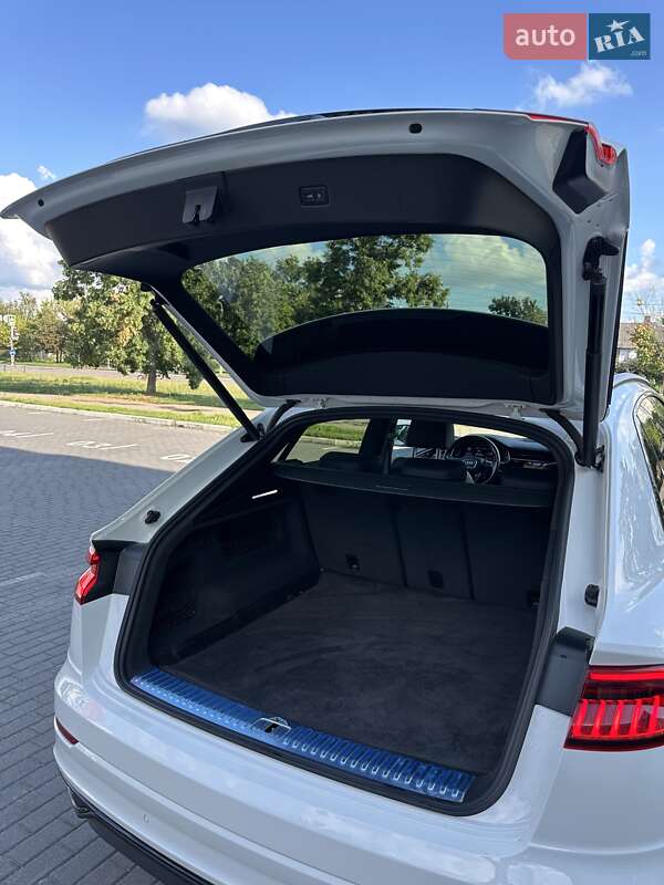 Позашляховик / Кросовер Audi Q8 2019 в Києві