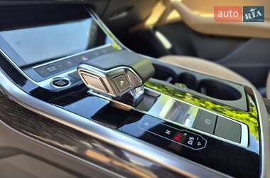 Позашляховик / Кросовер Audi Q8 2021 в 
