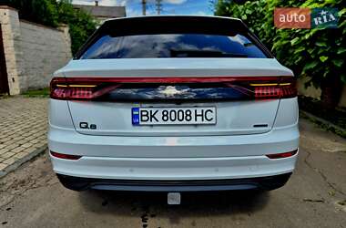 Позашляховик / Кросовер Audi Q8 2021 в 