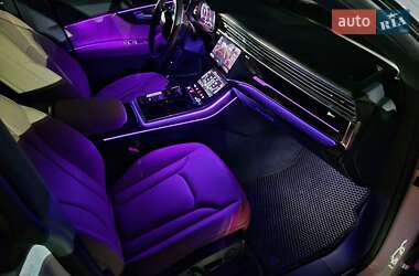 Позашляховик / Кросовер Audi Q8 2021 в 