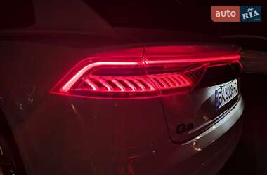 Позашляховик / Кросовер Audi Q8 2021 в 