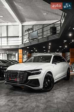 Внедорожник / Кроссовер Audi Q8 2021 в 