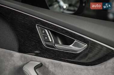 Внедорожник / Кроссовер Audi Q8 2021 в 