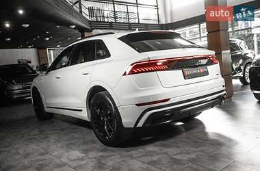 Внедорожник / Кроссовер Audi Q8 2021 в 