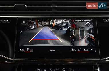 Внедорожник / Кроссовер Audi Q8 2021 в 