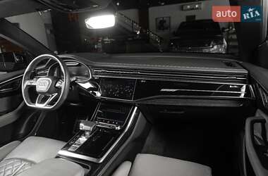 Внедорожник / Кроссовер Audi Q8 2021 в 