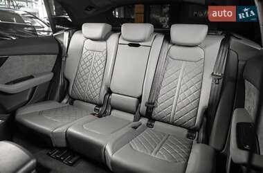 Внедорожник / Кроссовер Audi Q8 2021 в 