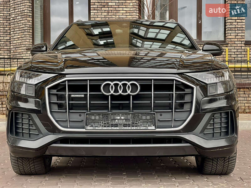Внедорожник / Кроссовер Audi Q8 2021 в 