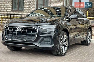 Внедорожник / Кроссовер Audi Q8 2021 в 
