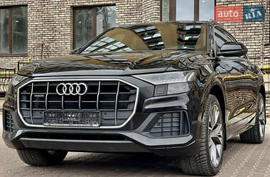Внедорожник / Кроссовер Audi Q8 2021 в 