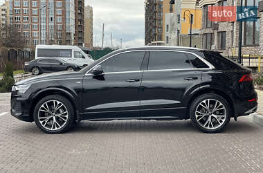 Внедорожник / Кроссовер Audi Q8 2021 в 