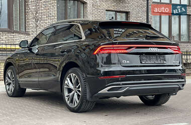 Внедорожник / Кроссовер Audi Q8 2021 в 