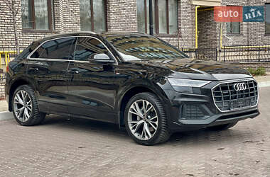 Внедорожник / Кроссовер Audi Q8 2021 в 