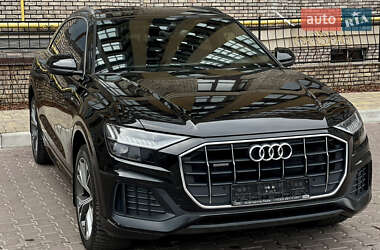 Внедорожник / Кроссовер Audi Q8 2021 в 