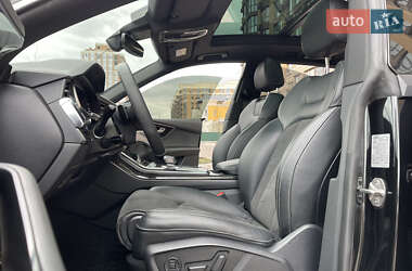Внедорожник / Кроссовер Audi Q8 2021 в 