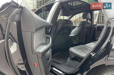 Внедорожник / Кроссовер Audi Q8 2021 в 