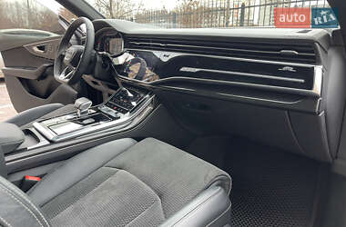 Внедорожник / Кроссовер Audi Q8 2021 в 
