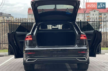 Внедорожник / Кроссовер Audi Q8 2021 в 