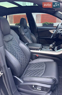 Внедорожник / Кроссовер Audi Q8 2022 в 