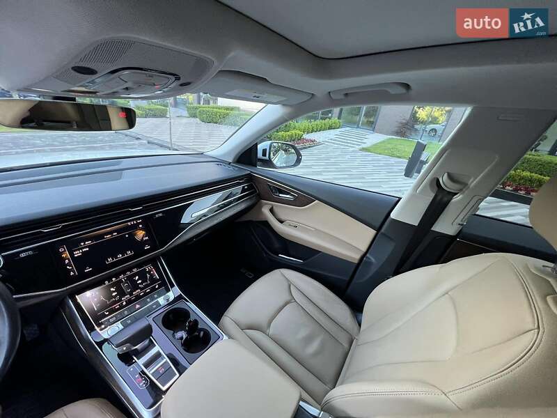 Внедорожник / Кроссовер Audi Q8 2019 в Ужгороде